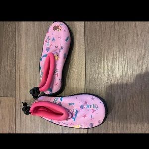 Tommy Bahama Water Shoes